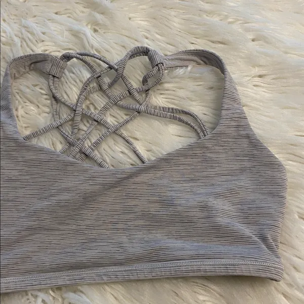 Lululemon size 6 Women's Strappy Gray Sports Bra excellent condition - Image 7