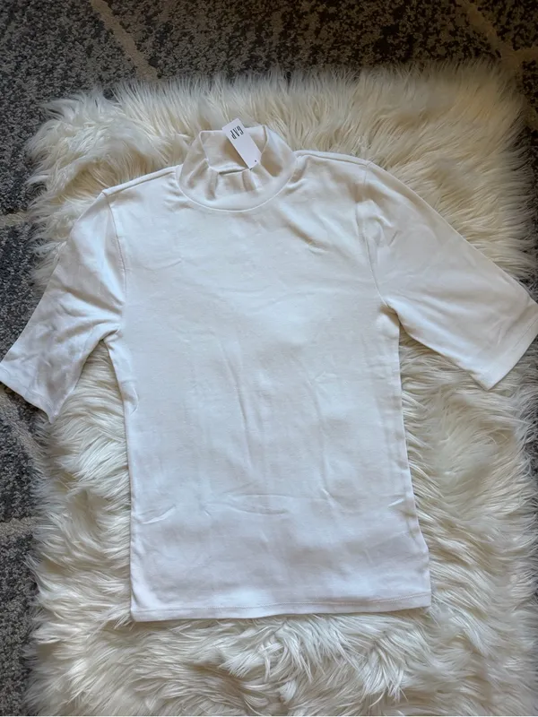 GAP Modern mockneck tee - Image 2