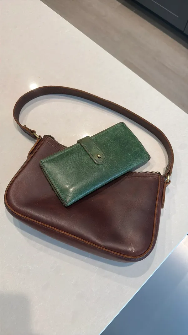 Portland Leather Green Wallet - Image 8