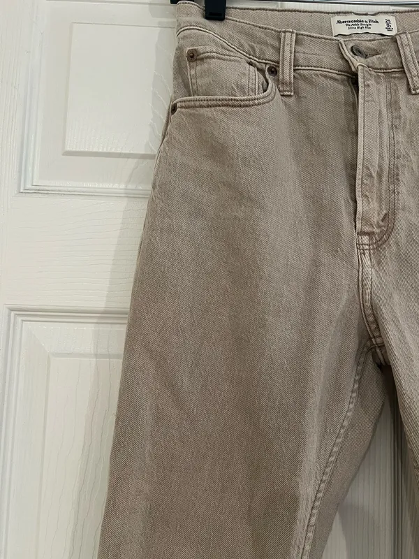 Abercrombie & Fitch Straight-Leg Pants in Light Beige - Image 5