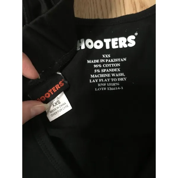 B70 RARE!! New Hooters Girl Vintage Uniform Short Sleeve VNeck Tee & Shorts Xxs - Image 4