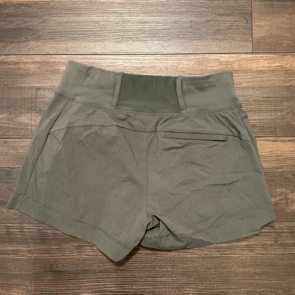 Athleta Trekkie North Hiking Shorts Olive Green Zip Pockets Size 4 Outdoor Trail - Image 3