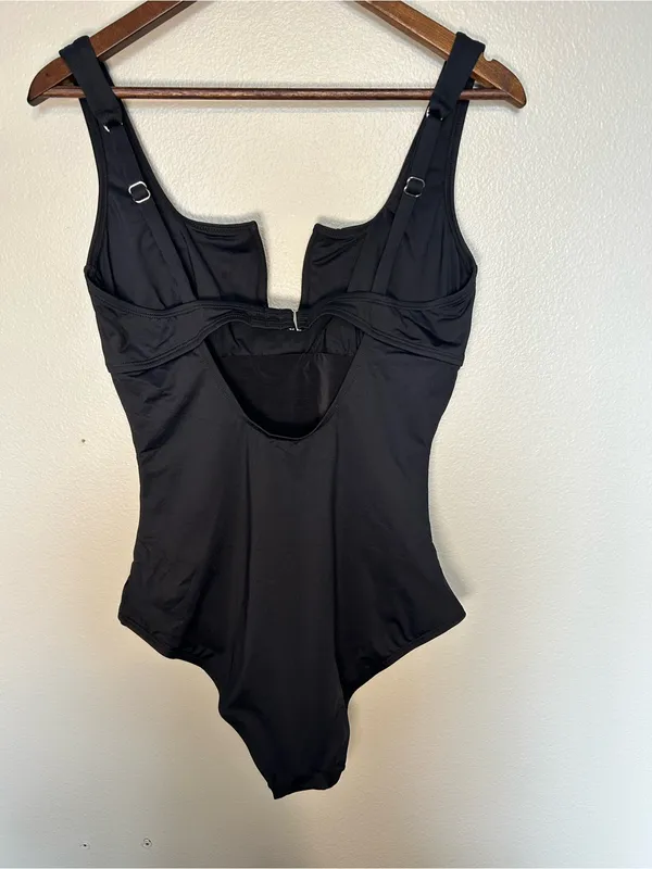 Cupshe Black V-Notch One-Piece Swimsuit Beach or Pool Size Large - Image 2