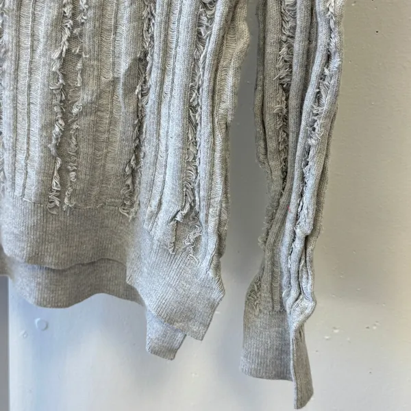 Harper Lane Heather Gray Fringed Textured Knit Crew Neck Sweater‎ Medium - Image 4