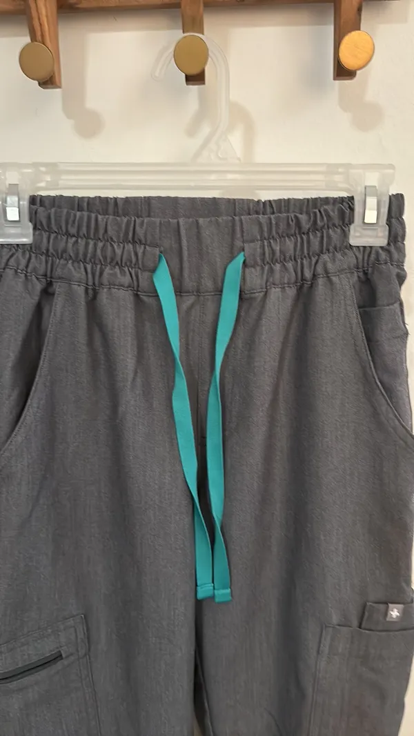Figs Graphite Scrub Set - Image 5