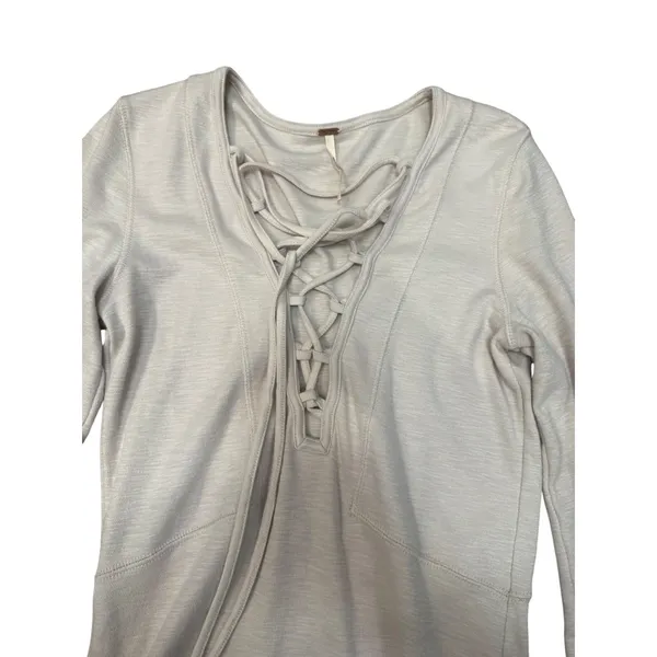 Free‎ People Long Sleeve Lace Up V Neck Top Light Gray Size XS - Image 4