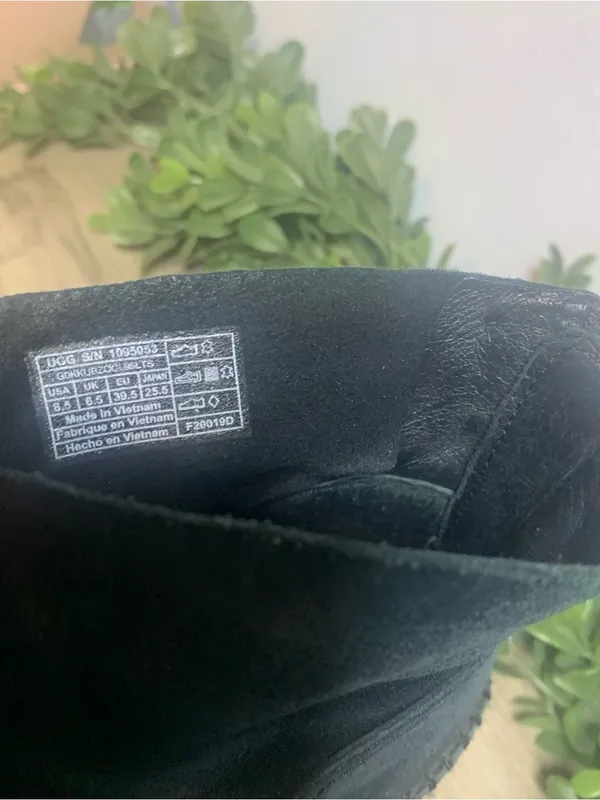 UGG Black Suede Ankle Boots Bandera Ladies Size 8.5 Western - Image 2