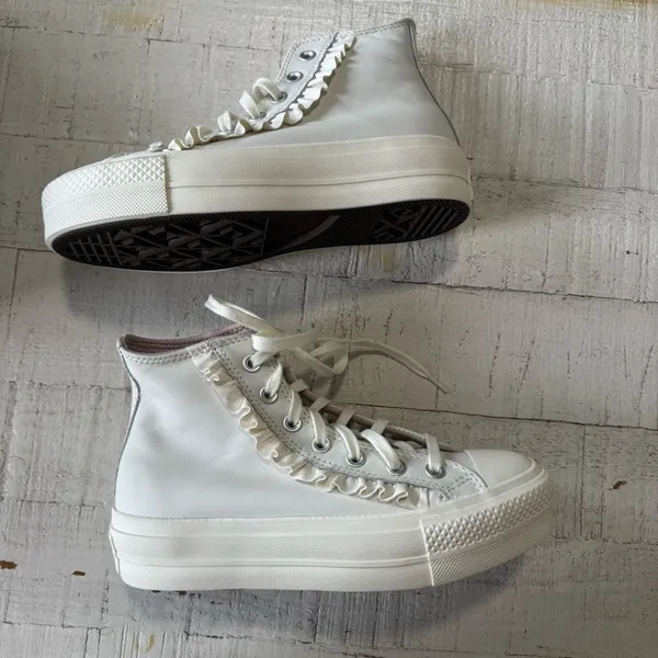 Converse All Star Chuck Taylor Hi Lift size 6.5 Vintage White Leather Ruffle - Image 9