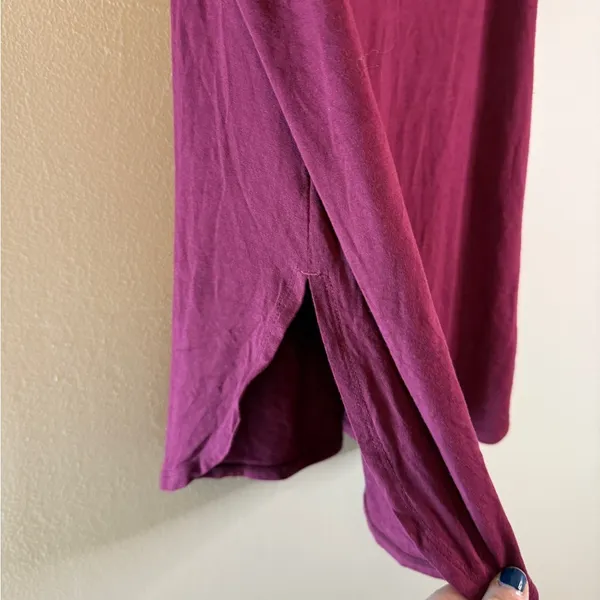 Babaton ARITZIA V Neck Loose Fit Tank Top Burgundy Wine Small - Image 4