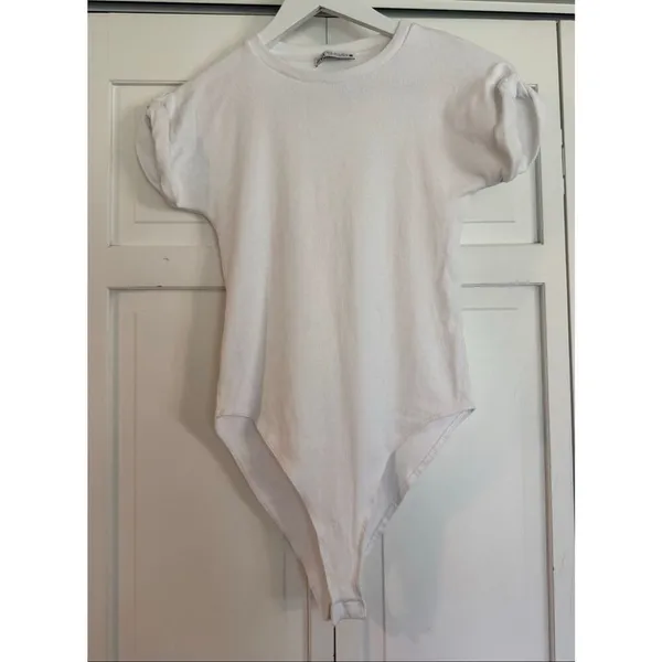 Zara white ribbed rolled sleeve bodysuit size small - Image 4