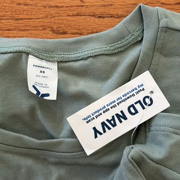 Old navy tshirt - Image 2
