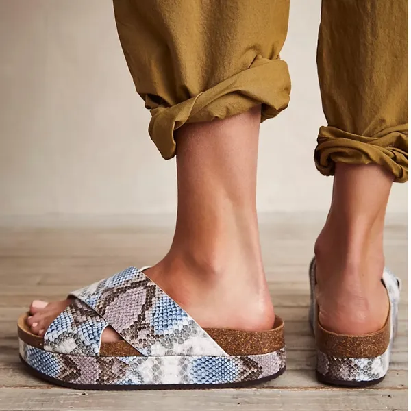 Sidelines Flatform Sandals - Image 3