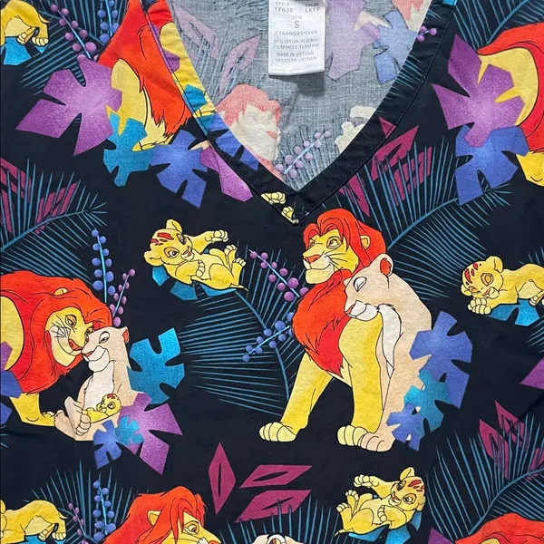 Tooniforms Women's Disney's Lion King Family Pride Print Scrub Top - Image 4