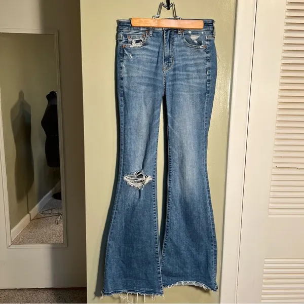 American Eagle Women's Sz 00 Regular Super Hi-Rise Flare Jean Distressed Raw Hem - Image 2