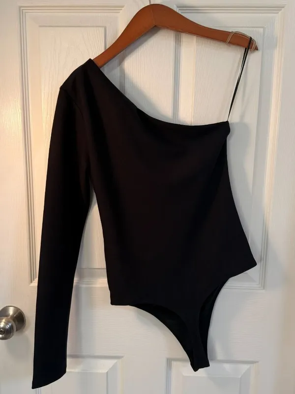 NWT Abercrombie & Fitch Black Long Sleeve Asymmetrical One-Shoulder Bodysuit S - Image 8