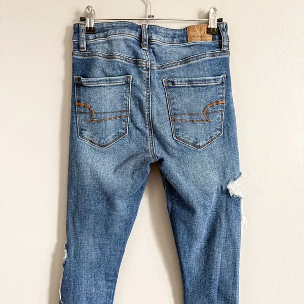 American Eagle Medium Wash Super High Rise Distressed Jegging Size 2 - Image 5