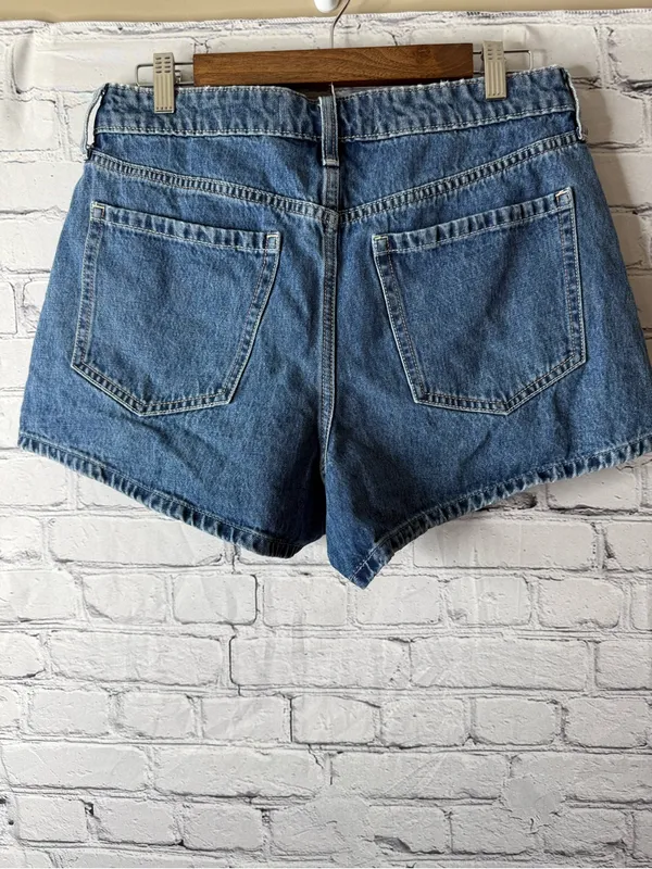 Hollister Blue Denim Women's Embroidered Shorts size 10 - Image 4