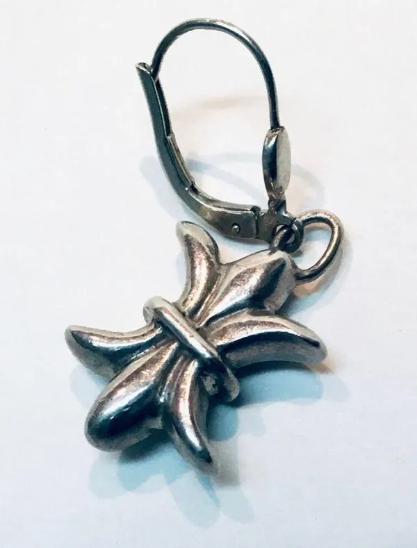 Vintage 3D Design Dangle Earrings Silver - Image 3