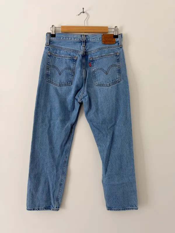 Levi’s Wedgie Straight Light Wash Distressed Jeans - Image 4