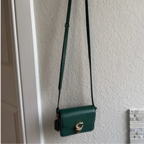 Coach‎ Green Leather Crossbody Bag with Gold Hardware - Image 5