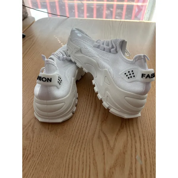 New Women's Lace Up Tie Up Sneakers White size 7-7.5 - Image 4