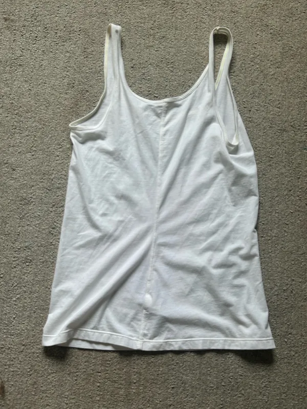 Old navy white tank top - Image 2