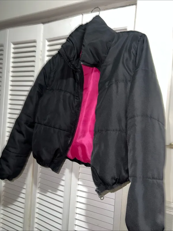 Wild Fable XS/S Black Puffer Jacket with Pink Lining cropped - Image 3