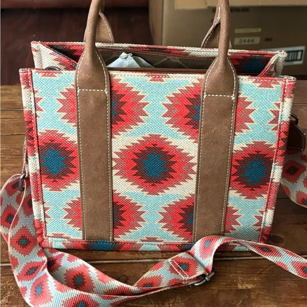 Wrangler Women's Aztec Pattern Tote Bag NWOT - Image 4