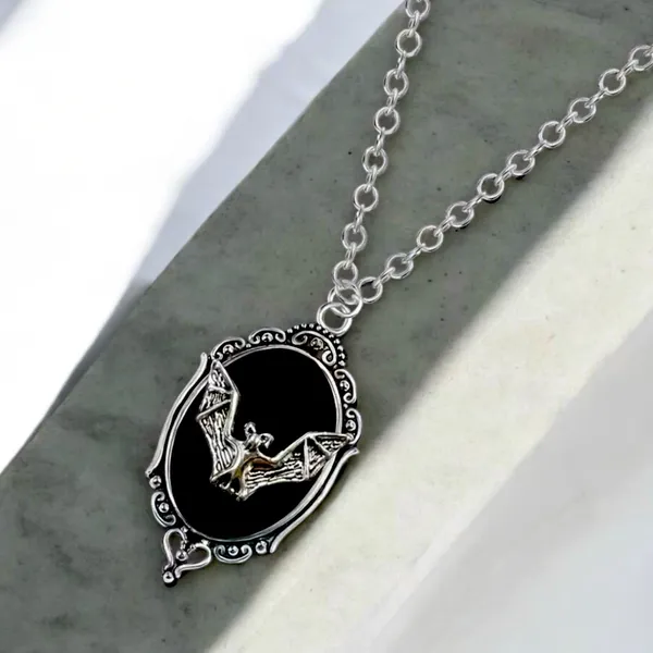 Retro Gothic Style Oval Vampire Bat Pendant Necklace Fashion Collarbone Chain‎ - Image 4