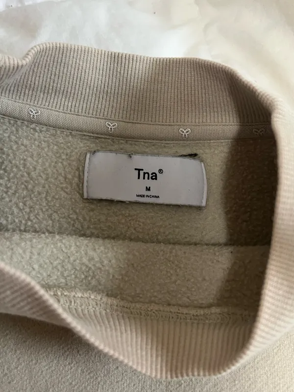 Aritzia TNA Cropped Crewneck - Image 4