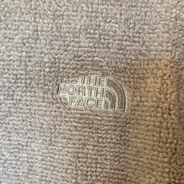 The North Face Women's Light Gray Teddy Fleece Full-Zip Jacket - Image 7