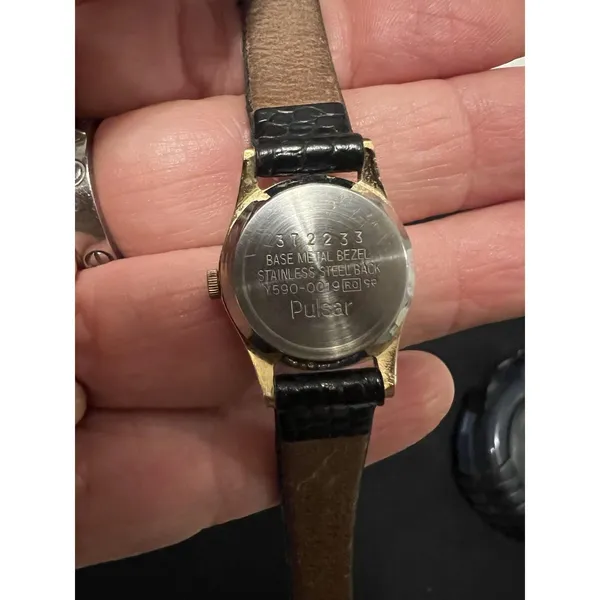Pulsar Women's Gold Tone Embossed Leather Strap Watch Vintage - Image 6