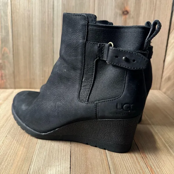 UGG Black Leather Indra Wedge Ankle Booties Shearling‎ Lining Rubber Sole sz 5.5 - Image 5