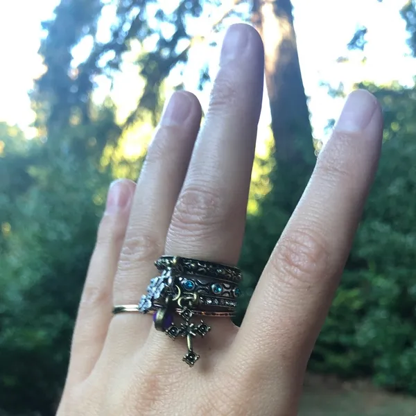 Betsey Johnson Set of 4 Rings Size 6.5 stackable ring - Image 6