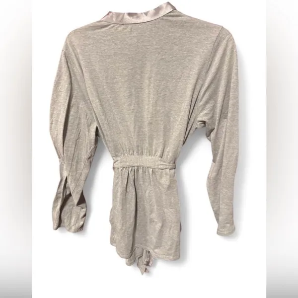 Motherhood Maternity heather grey nursing robe short top size large - Image 3