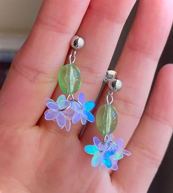 Handmade beautiful german beads & flower dangle earrings💚 - Image 4