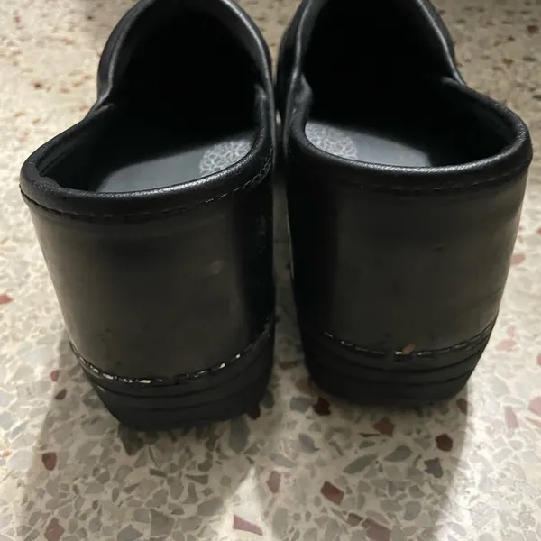 Dansko XP black clogs size 6 - Image 4