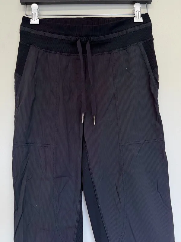 LULULEMON Dance Studio Mid-Rise Cropped Pants Size‎ 4 Black LW6AVQS - Image 5