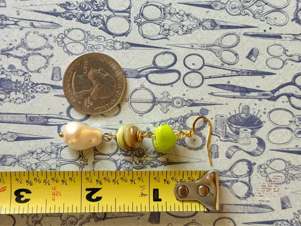 Handmade stone beads shell mix dangle earrings 🌀💚  - Image 7