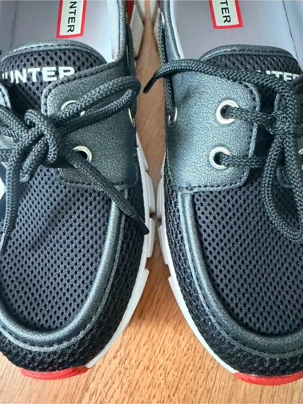 Hunter Women’s Black Mesh Sneakers with Red Accents - Image 4