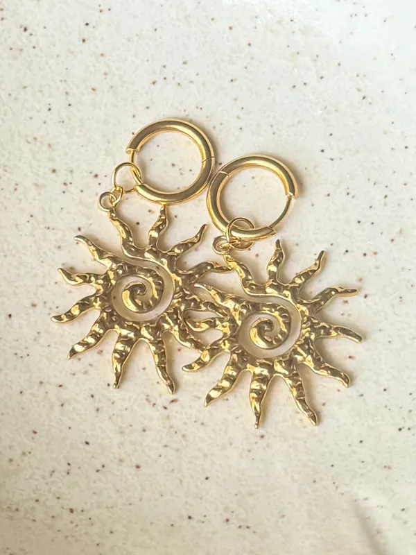 Handmade gold tone stainless steel sun boho retro vintage style hoops dangle earrings☀️ - Image 3