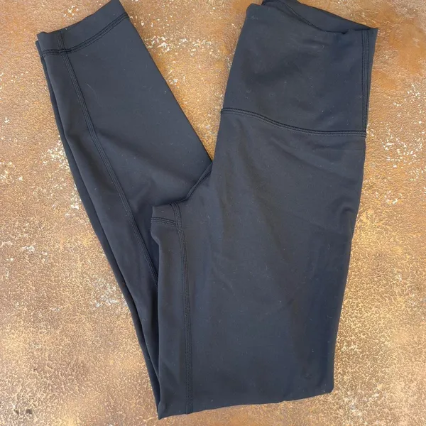 Lululemon Wunder under high rise black 25 in legging size 6/ basically new - Image 3