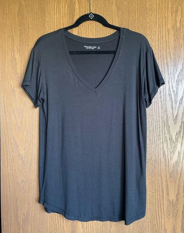 Abercrombie V-Neck Drapey Legging Tee - Image 2
