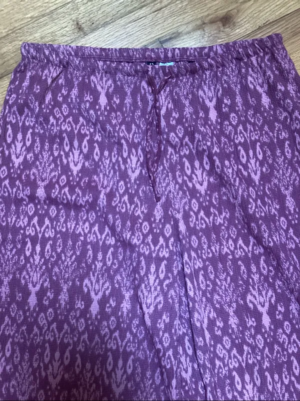 NWT Divided H&M dark pink patterned pull on pants size medium - Image 3