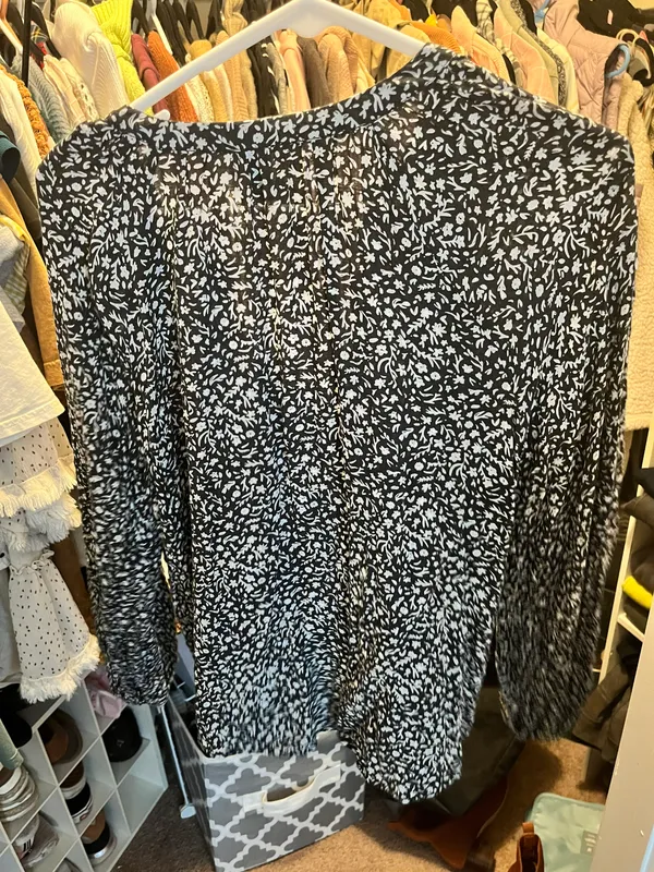 Universal Threads Gray Floral Blouse - Image 2