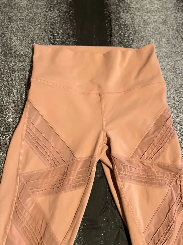 Womens medium Alo Yoga Ultimate High Waist Leggings- rosewater - Image 5