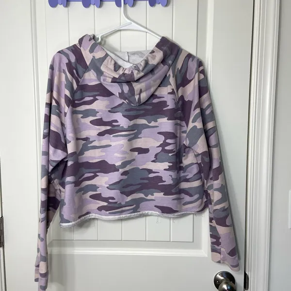 EUC Wild Fable women’s pink purple‎ cropped camouflage pullover hoodie shirt XL - Image 6