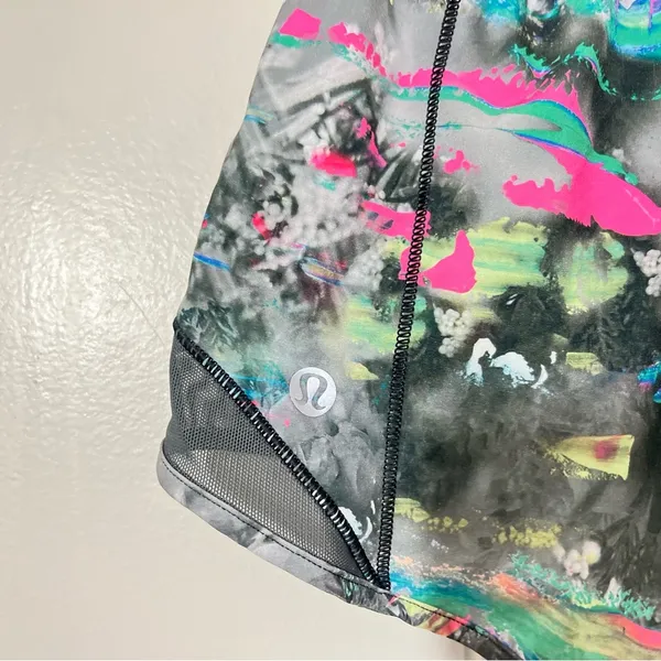 Lululemon Hotty Hot Short 4” Paint Drift Multi Color Size 4 - Image 4