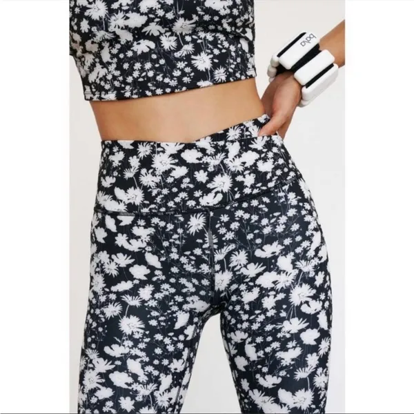 NWOT Free people‎ Movement Printed Lose Control Wrap Leggings Floral Sz S - Image 2