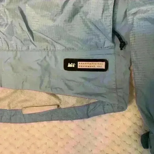 REI blue Raincoat sz M * flawed* hiking biking running camping outdoor canoeing - Image 4